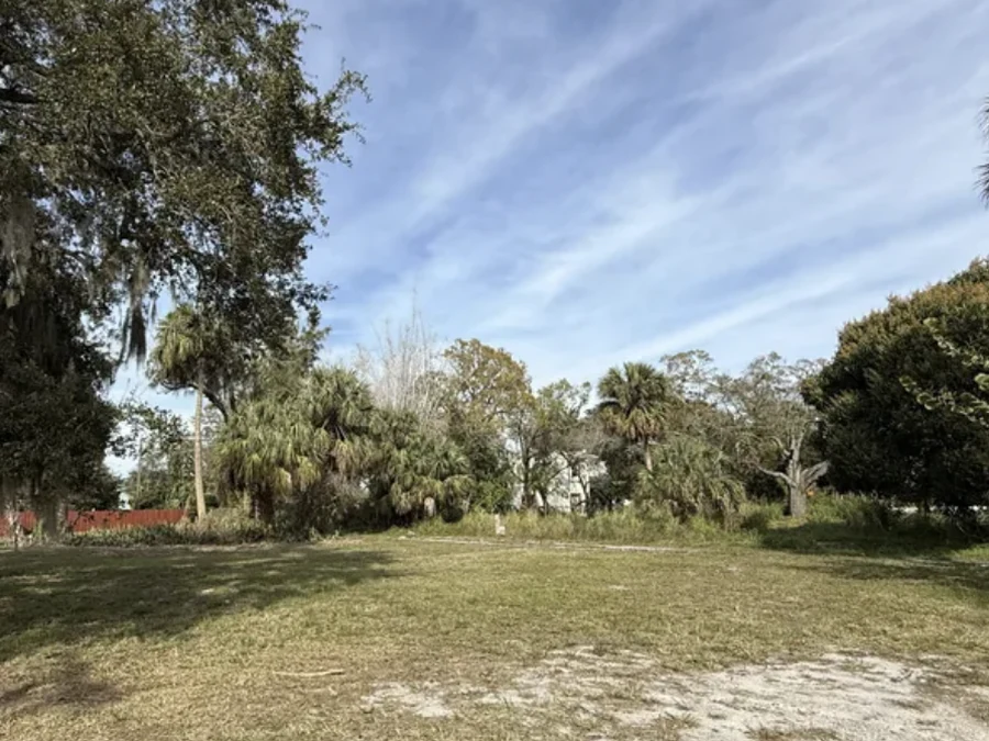Vacant residential land parcel at 110 12th Street N in Fort Pierce, Florida